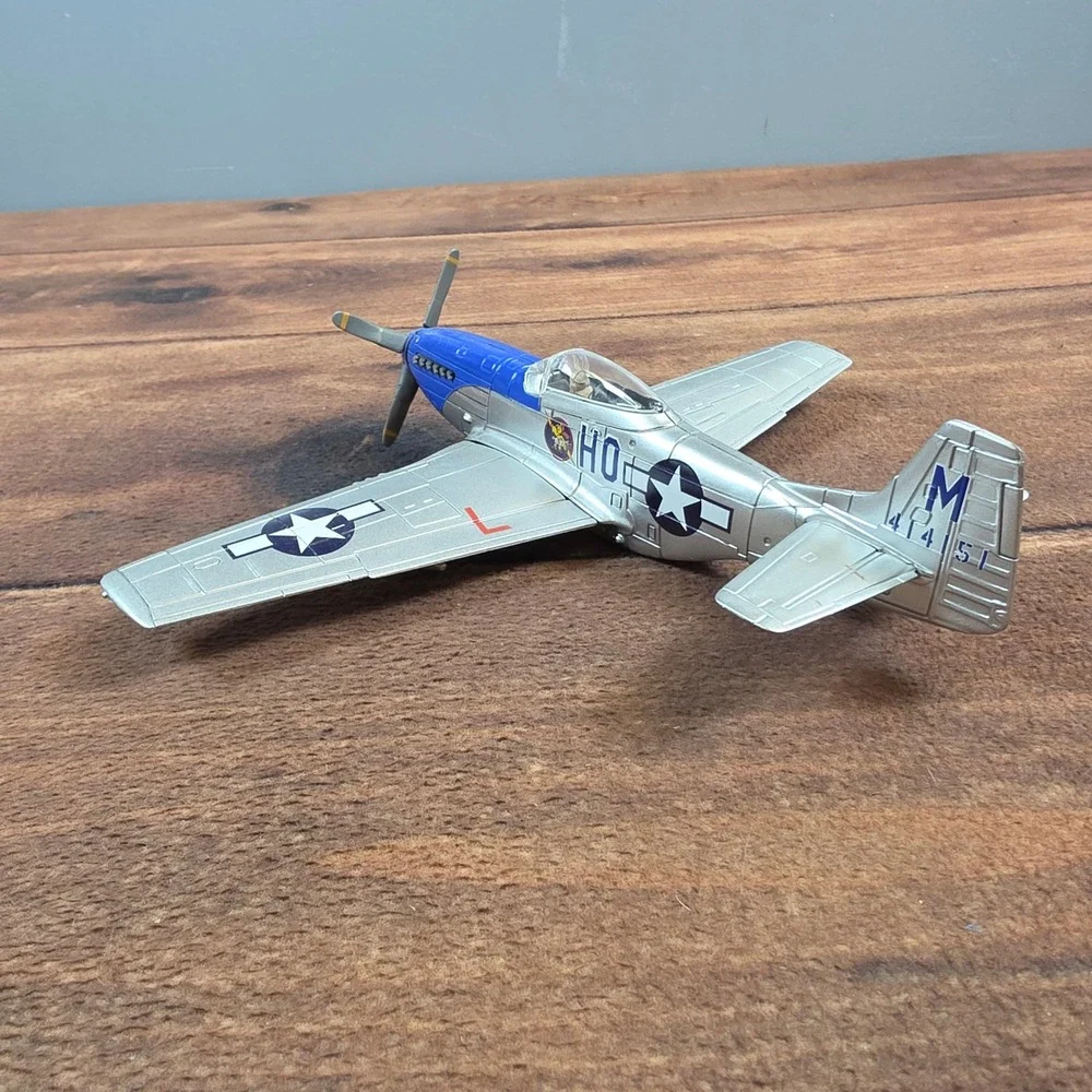 North American P-51D Mustang Fighter Plane Model Silver Blue WWII Petie 2nd